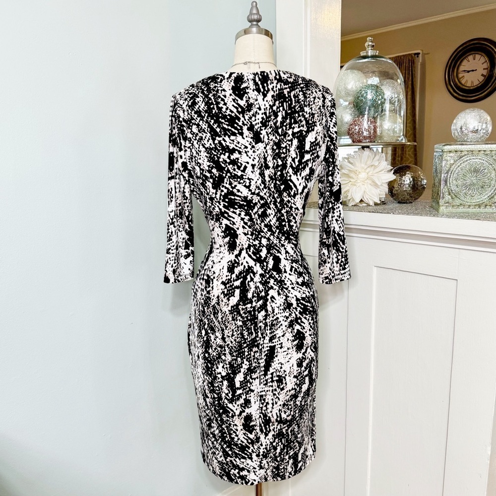 Calvin Klein V-Neck Faux Wrap Sheath Dress Black & White Print Size 6 - Picture 7 of 11